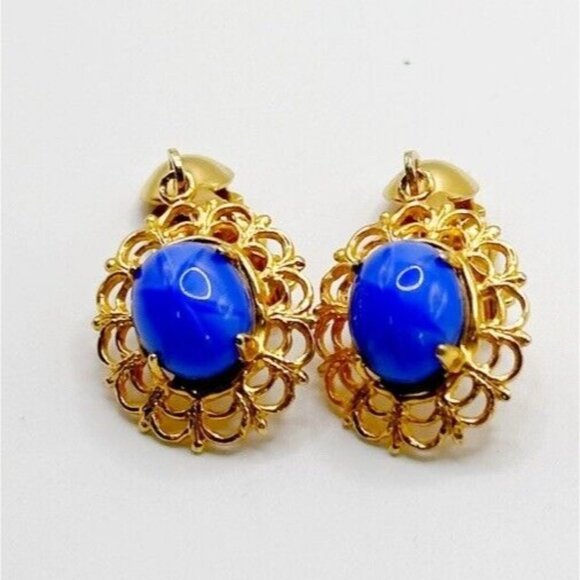 Elegant Goldtone Glass Star Sapphire Clip On Earrings - Picture 3 of 4